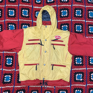 Manteau de ski jaune et rouge